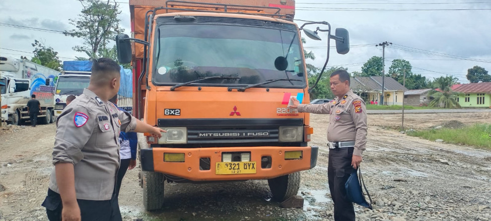 Lakalantas Maut, Seorang Warga Inhu Tewas Terlindas TrukH