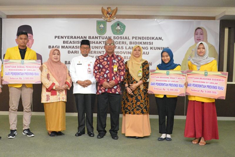 367 Mahasiswa Unilak Terima Bantuan dari Pemprov. Riau