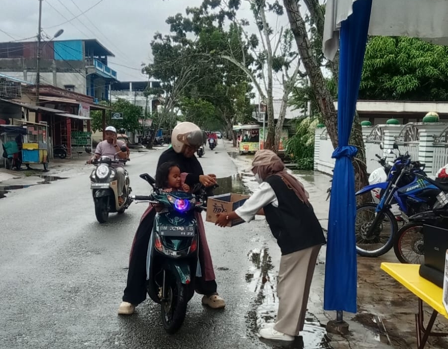 YPPM dan Anak-anak Mengaji Kepulauan Meranti Serahkan Donasi Kepada IKMR
