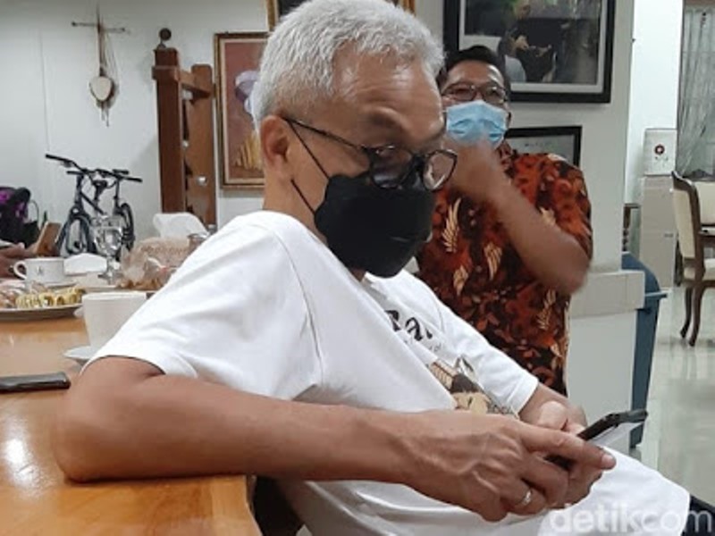 Dipersilakan Hengkang Nyusul Rustri, Ganjar Berserah ke Megawati