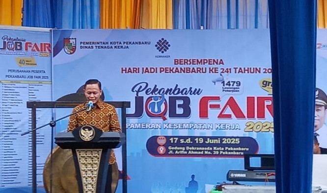 Sediakan 1.400 Lowker, Wali Kota Agung Nugroho Buka Pekanbaru Job Fair 2025