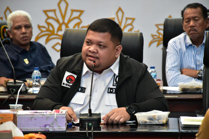 Sempat Berkilah dan Viral, Akhirnya Pimpinan DPRD Pekanbaru Akui Dibelikan Mobil Dinas Baru