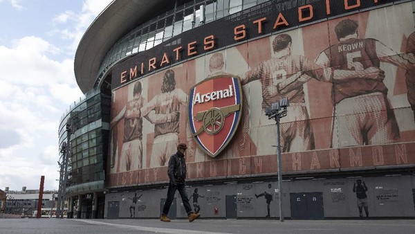 Liga Disetop Sementara, Arsenal Tetap Gaji Para Staff