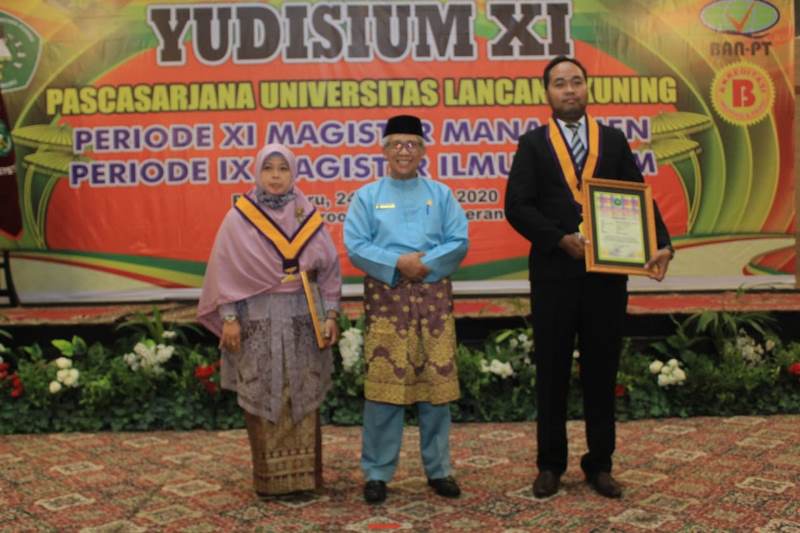 Pascasarjana Unilak Gelar Yudisium XI, Direktur Pascsarjana Beri Penghargaan Ke Pemuncak