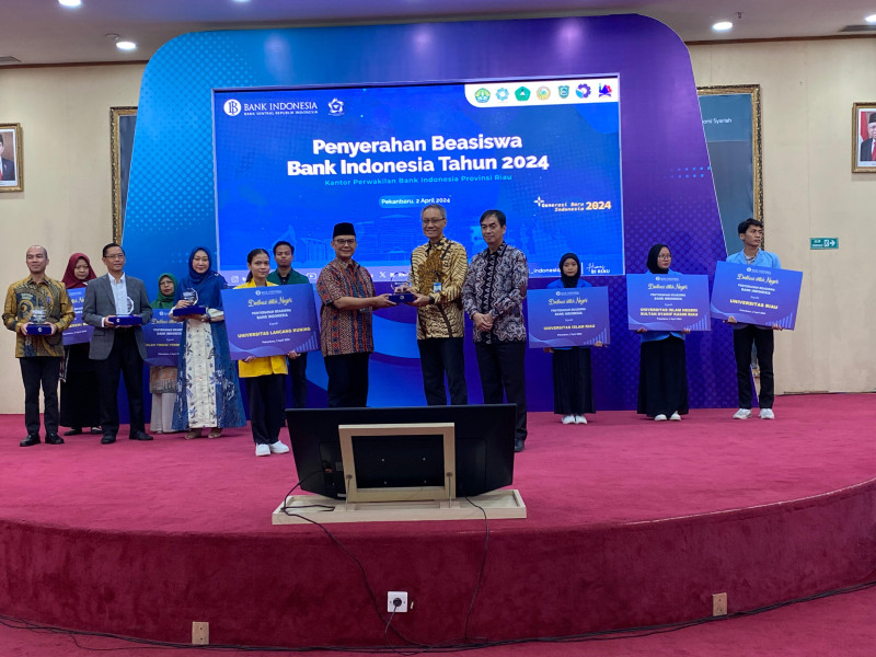 Lima Puluh Mahasiswa Unilak Terima Beasiswa Bank Indonesia