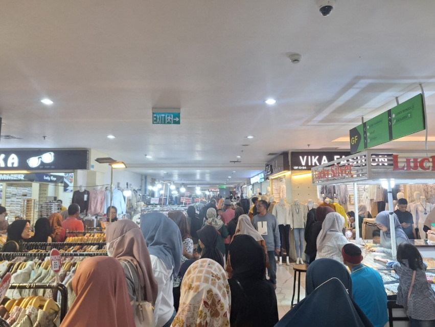 Dua Pekan Jelang Lebaran, Pusat Perbelanjaan di Pekanbaru Mulai Diserbu Pembeli