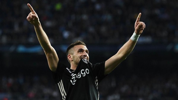 Rumor Transfer: Tinggalkan Rodrigo, Barcelona Beralih ke Dusan Tadic