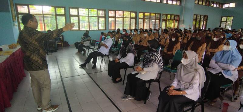 Di depan Siswa SMKN 4 Pekanbaru, Rektor Sebut Ada 1000 Kuota Beasiswa Tiap Tahun Di Unilak