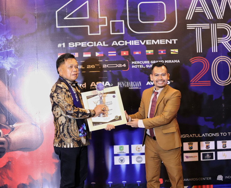 Plt Bupati Kabupaten Kepulauan Meranti AKBP (Purn) H. Asmar Terima Penghargaan Most Inspiring Figure