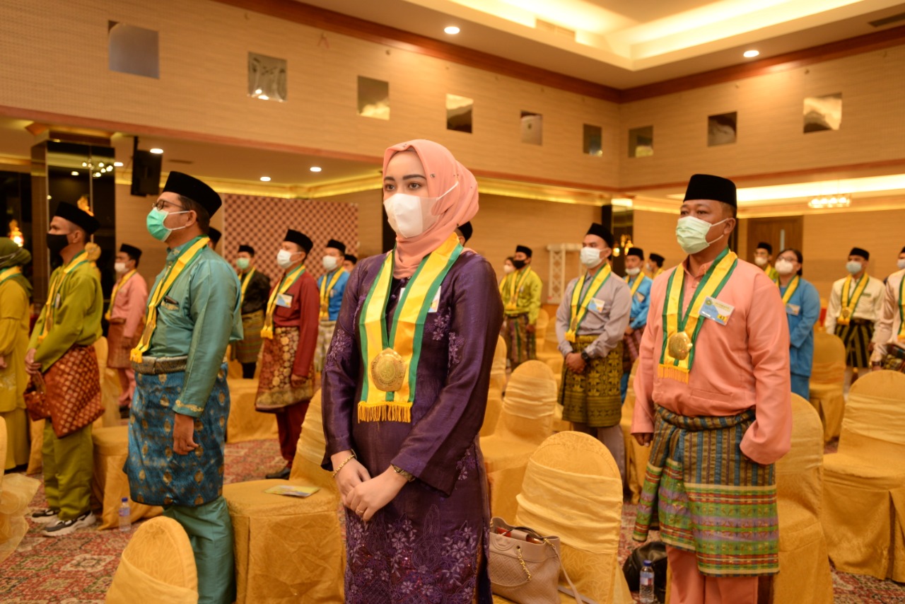 Putri Pariwisata Indonesia Ekonomi Kreatif Raih Gelar Sarjana Hukum di Unilak
