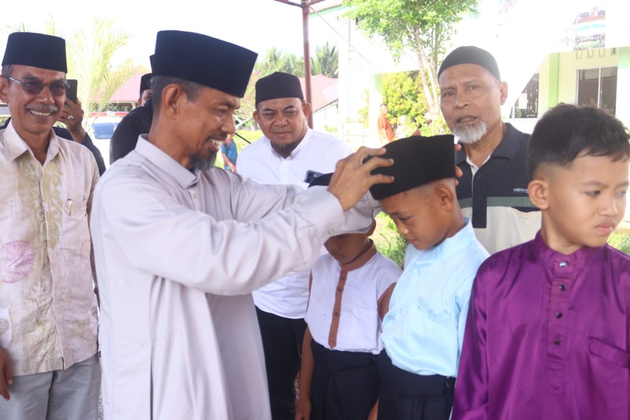 Khitanan Massal, Tengku Arifin : Insyaallah Akan Menjadi Anak Berguna Bagi Agama