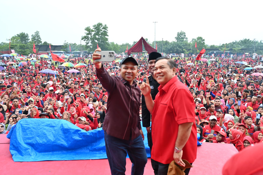 PDIP Gelar Apel Akbar, 12 Ribu Relawan Siap Menangkan Zukri-Tamrin Bupati dan A. Wahid-SF. Hariyanto