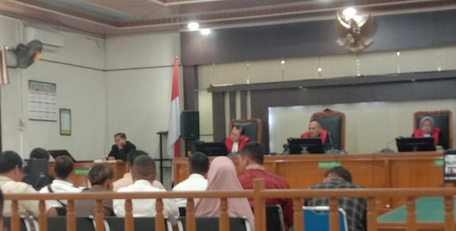 Korupsi Pengelolaan Dana PI PT SPRH Rohil. Keterangan Adik Wabup Rohil Jadi Sorotan Hakim