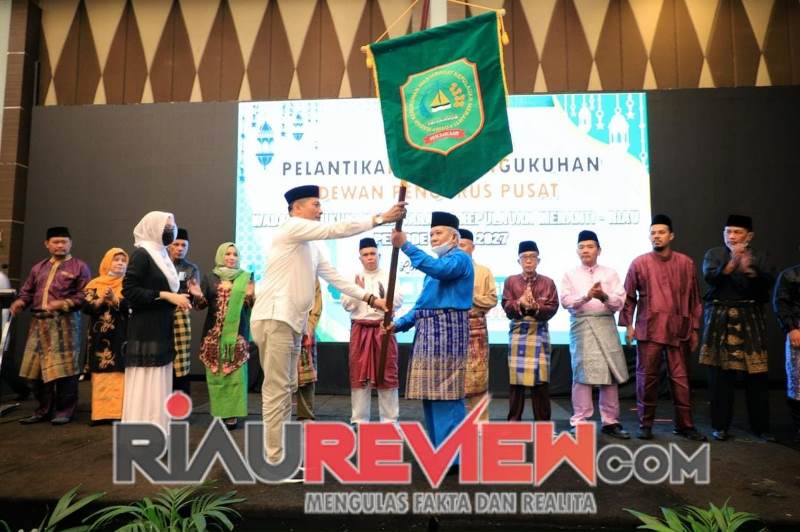 Pelantikan Sekaligus Buka Bersama Warga Kep. Meranti di Pekanbaru, Sofyan Hamzah Pimpin Warkat KMR