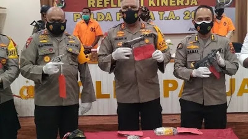 2 Tersangka Oknum Polisi di Maluku Jual Senpi ke KKB Papua, Ini Kata Propam Polri