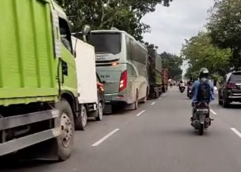 Mirisnya Riau, Penghasil Minyak Tapi Masyarakat Sulit Dapat Solar