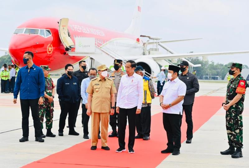 Kunjungan ke Riau, Presiden Jokowi Tiba di Bandara SSK II Pekanbaru