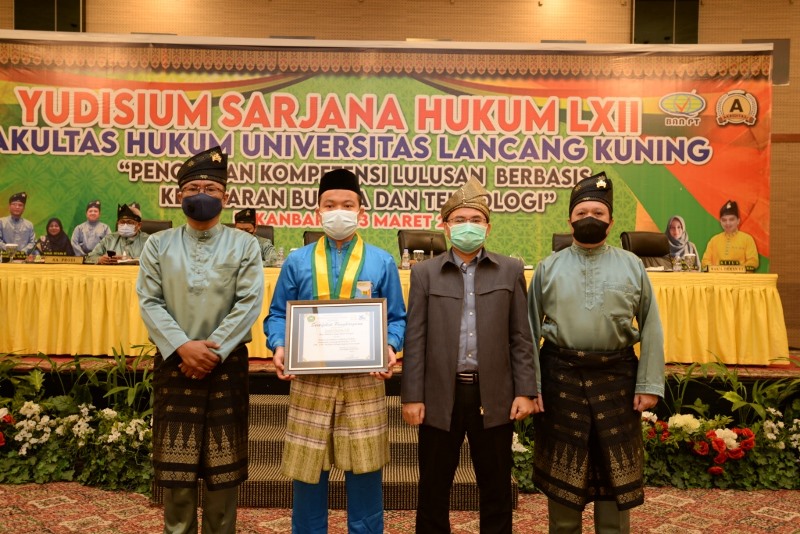 Semangat Kemandirian Saat Kuliah, Putra Asli Sumut Ini Jadi Pemuncak Fakultas Hukum Unilak