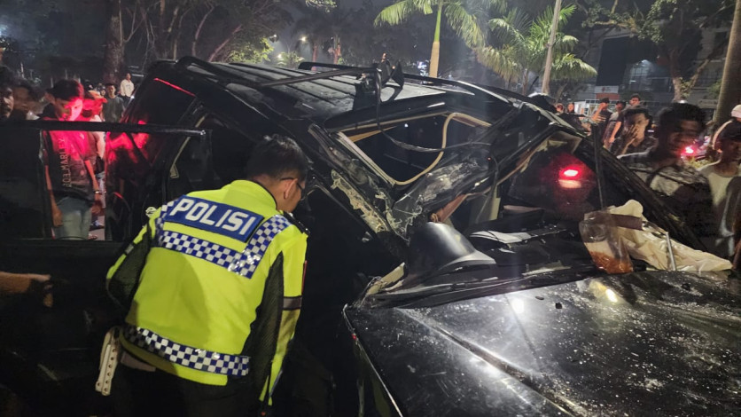 Tabrak Tiang Rambu Jalan, Pelajar Pengemudi Pajero Sport Alami Luka