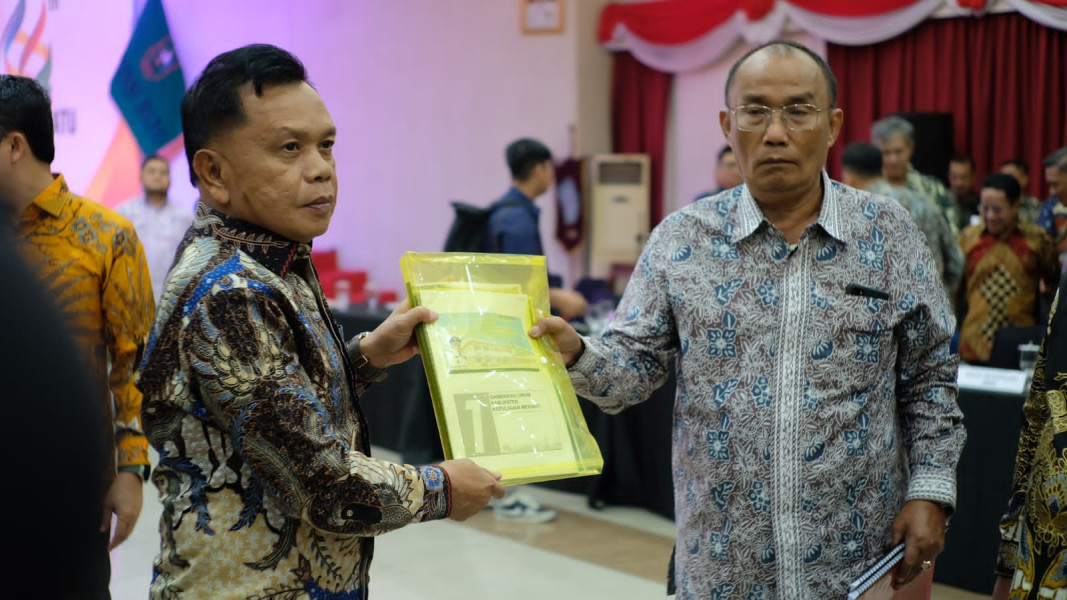 Plt. Bupati Asmar Ikuti Pertemuan Pemprov Riau dengan Komisi V DPR RI