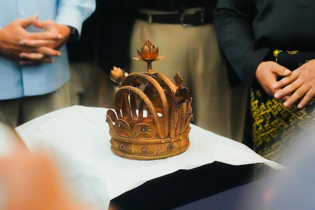 Mahkota Sultan Siak Kembali ke Riau Setelah 80 Tahun, Disambut dengan Prosesi Adat Melayu