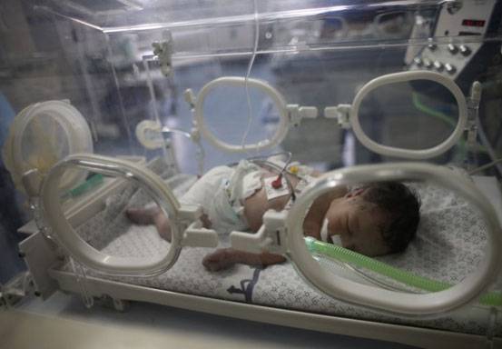 Bayi-Bayi Gaza Meninggal Pelan-Pelan