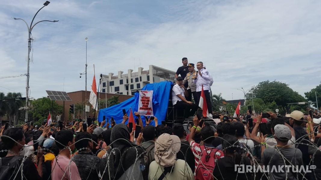 Aksi Usai, Massa Beri Waktu 1 Bulan kepada Gubernur Riau untuk Fasilitasi Pertemuan dengan  Pusat