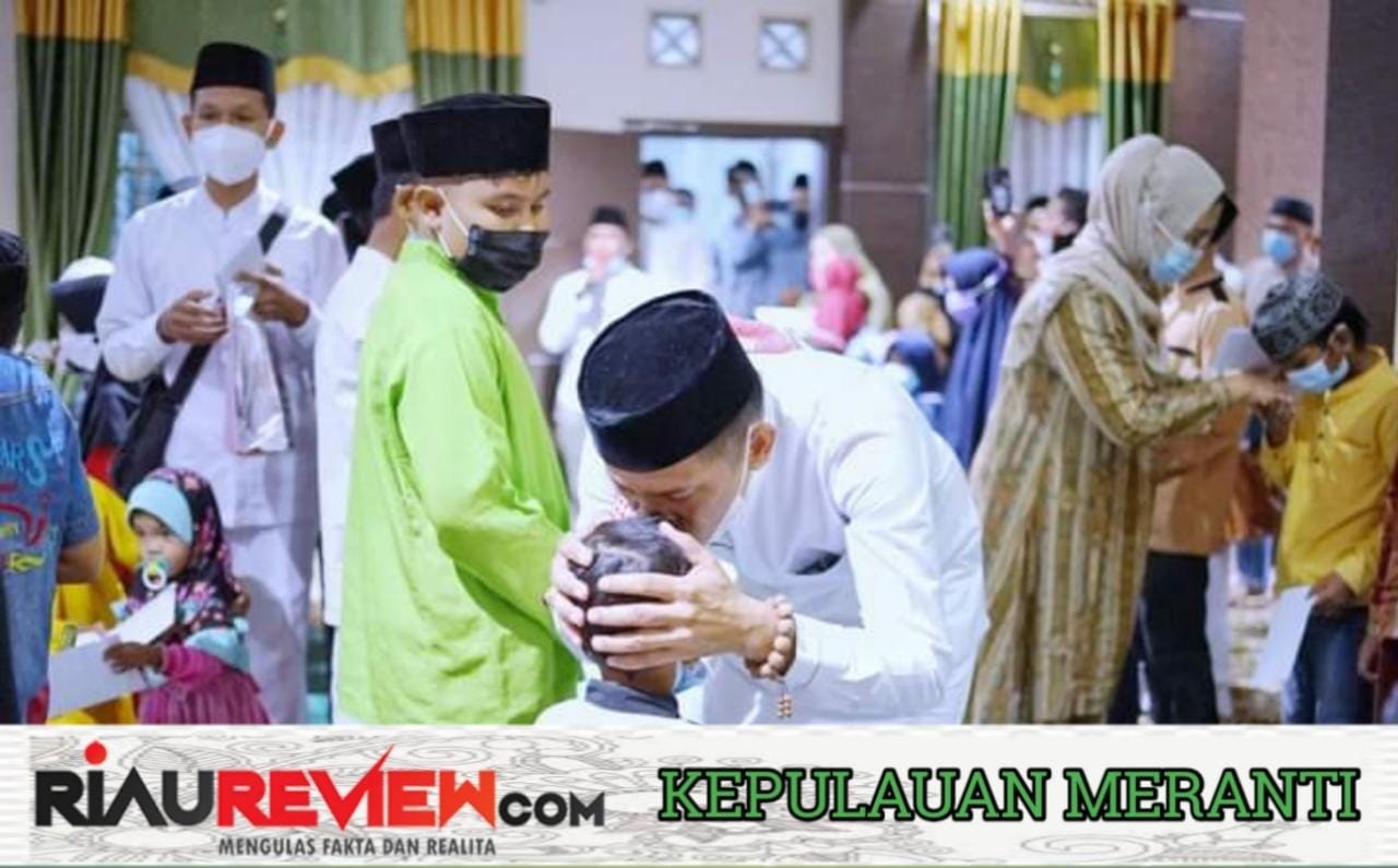 Berbagi Kebahagiaan Bupati Meranti Bagikan Santunan  Anakan Yatim dan Salurkan Bantuan CSR Bank Riau