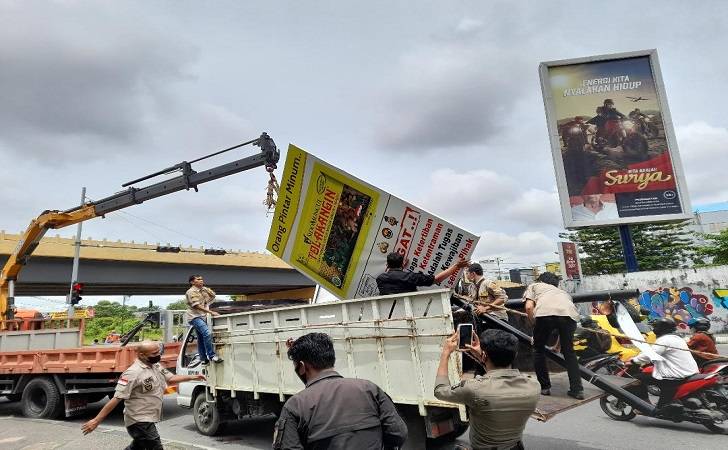 PAD Didapat Tak Sebanding, Pemko Pekanbaru Segera Tebang Tiang Reklame Tunggak Pajak