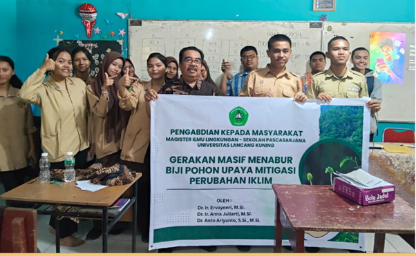 Dosen Prodi  Magister Ilmu Lingkungan SPS Unilak Lakukan Pengabdian di SMAN 7 Pekanbaru