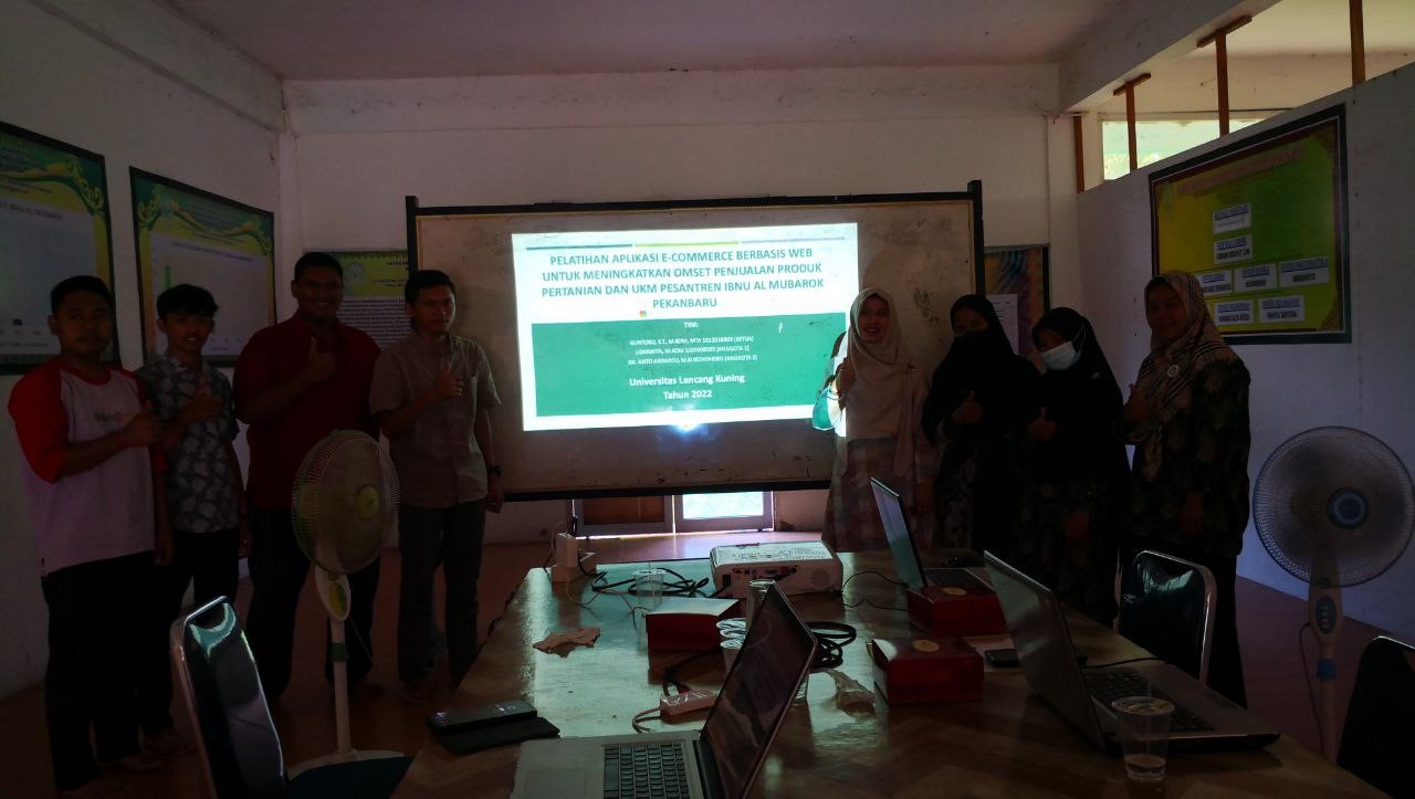 Tim Pengabdian Hibah DRPTM Unilak Lakukan Pendampingan Aplikasi E-Commerce di Pesantren Al-Mubarok