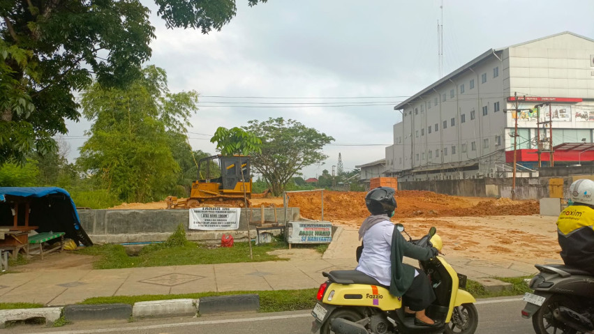 Ceceran Tanah Timbun di Sudirman Makan Korban