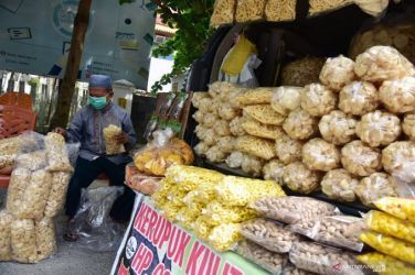 Pemerintah Undur Rencana Wajib Sertifikasi Halal bagi Usaha Kecil dan MikroE