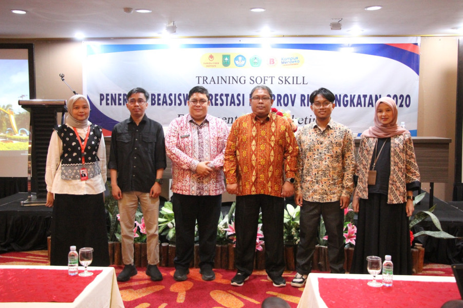 Unilak Bersama Pemprov Riau Beri Pelatihan Dunia Digital Bagi Mahasiswa Penerima Beasiswa