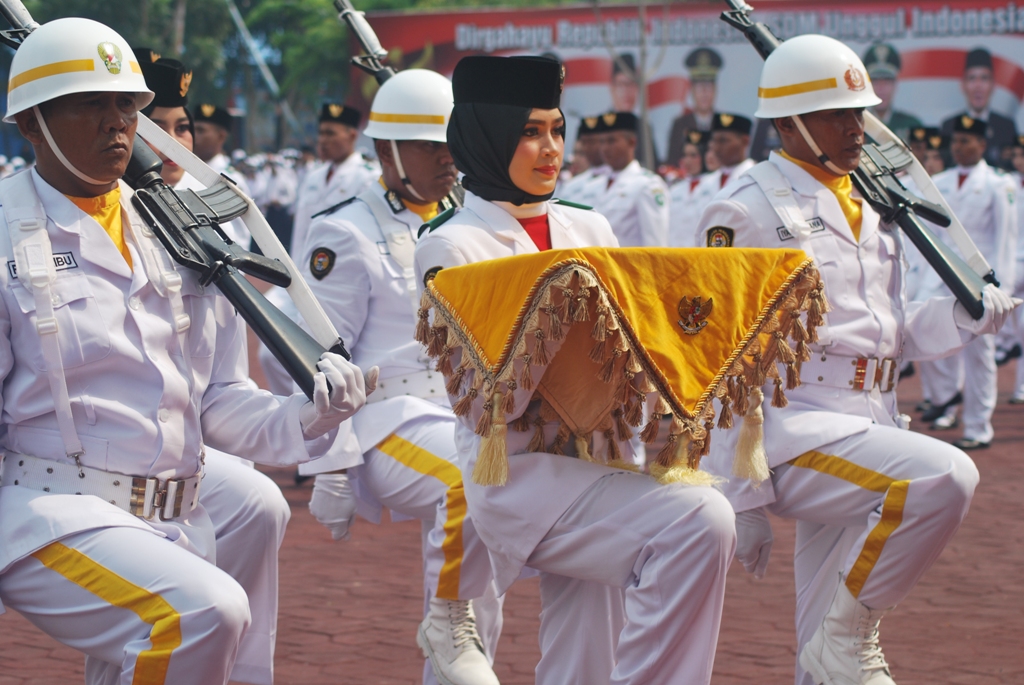 Dinda Khairani Nasution Terpilih Sebagai Pembawa Baki Penurunan Bendera