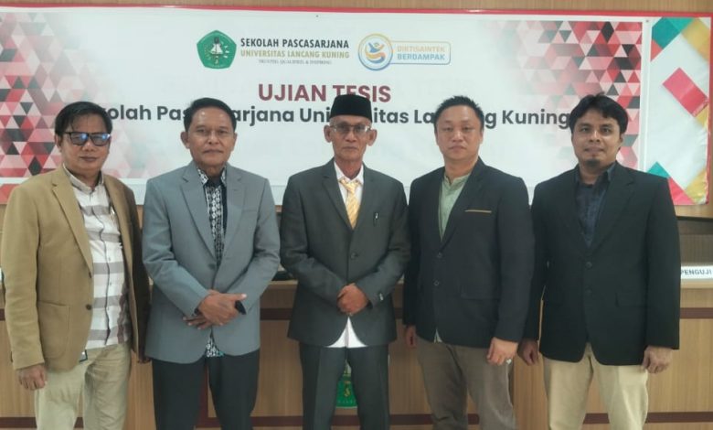 Cucu Ulama Besar Tuan Guru Sapat  Inhil Raih Gelar Magister Manajemen Unilak