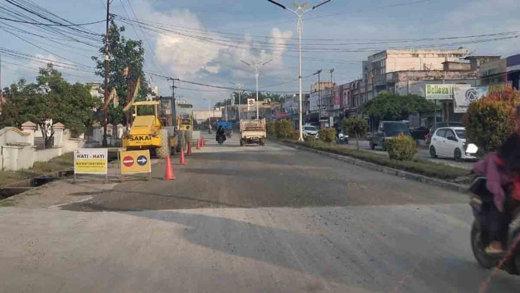 Dinas PUPR-PKPP Provinsi Riau Perbaiki Jalan Berlubang di Kecamatan Ujung Batu