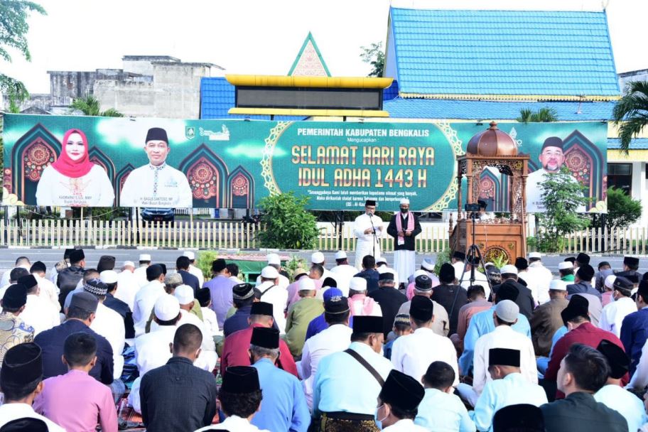 Ribuan Jama'ah Sholat Idul Adha Bersama Wabup di Lapangan Tugu Bengkalis