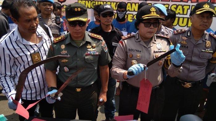 Polisi Jemur Anggota Geng Motor, Warga Gemas: Biar Jera!