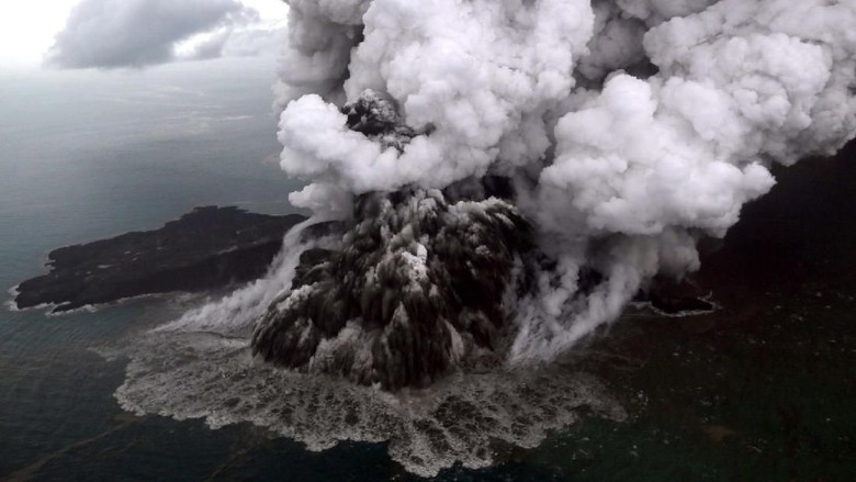 Status Gunung Anak Krakatau Turun Jadi Waspada, Jarak Aman 2 Km dari Kawah