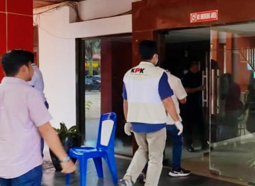 Terungkap! KPK Sita Uang Senilai Rp 400 Juta Saat Geledah Rumah Dinas Bupati Inhu