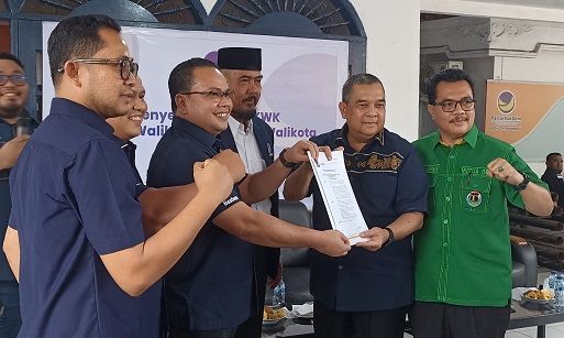 Edi Natar - Dastrayani Bibra Terima SK B1KWK dari Nasdem dan PPP, Besok Daftar ke KPU