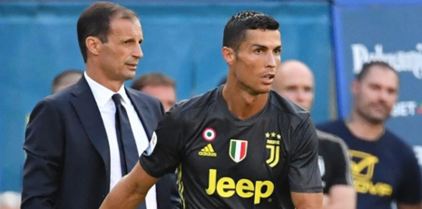 Cristiano Ronaldo Bentak Sang Pelatih