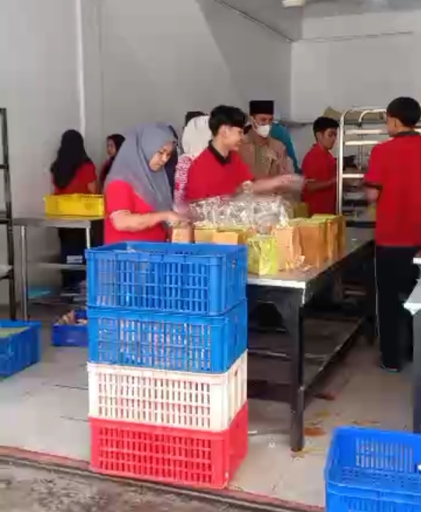 Beredar Konten Video Produksi Roti “MM” Bengkalis yang Kumuh