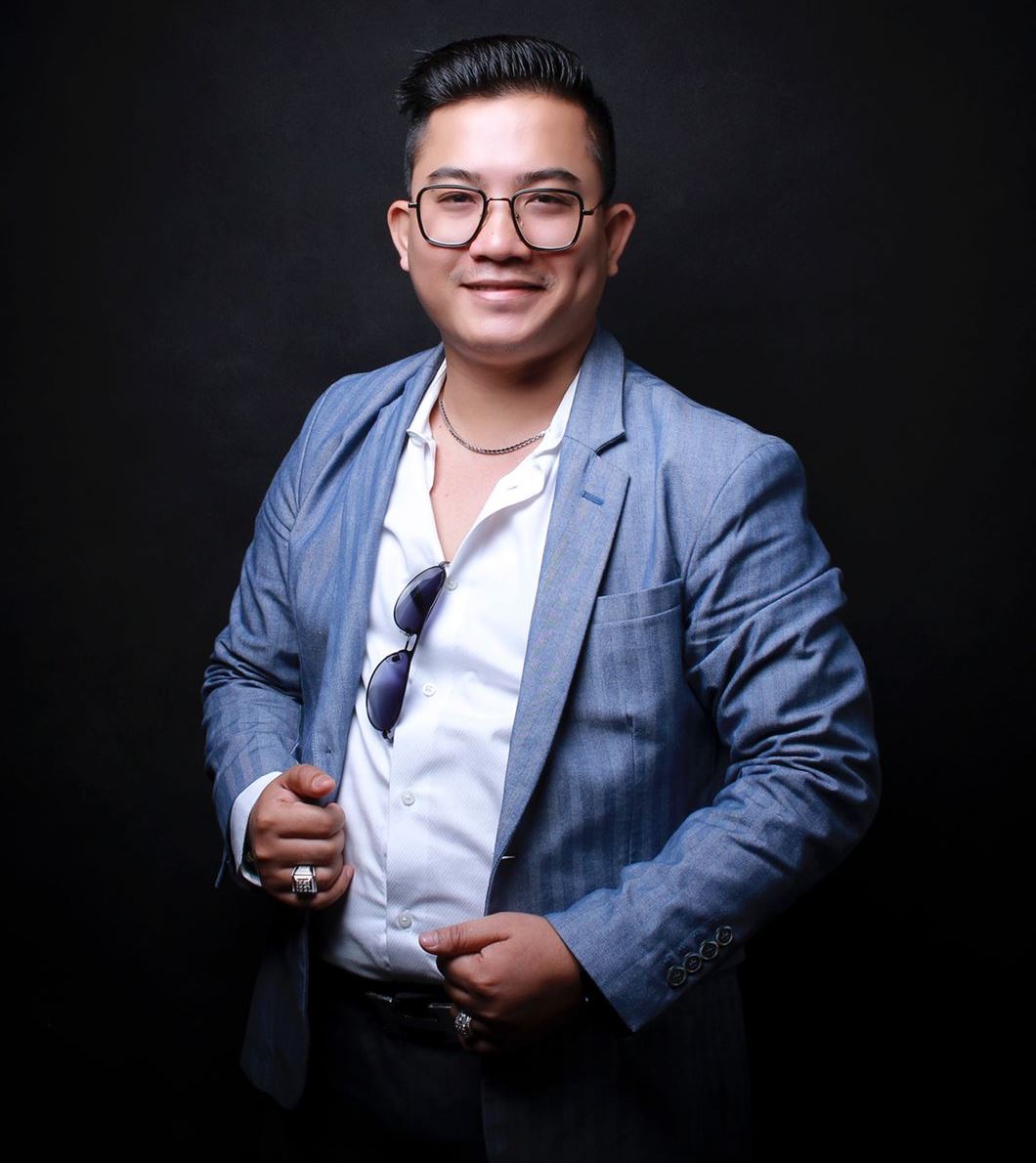 Pengacara Kondang Mirwansyah berikan hadiah iPhone 13 Pro Max kepada Dody Sudrajat