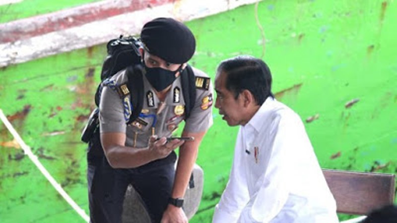 Cerita Jokowi Tak Pernah Tempelkan HP di Telinga Selama Pandemi