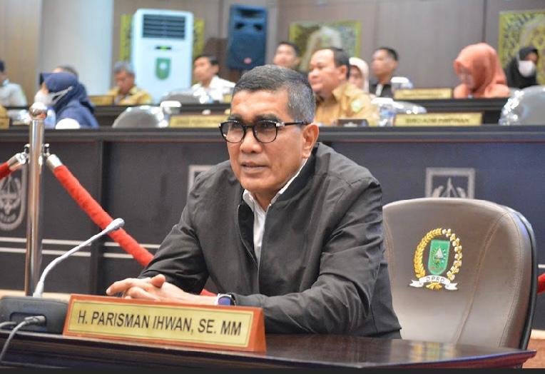 Masyarakat Keluhkan Jalan Rusak, Ketua Komisi IV DPRD Riau Parisman Ihwan Turun Gunung