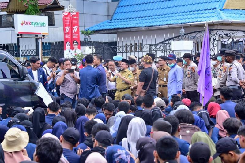 Terima Para Pengunjuk Rasa Tolak Kenaikan BBM, Ini Pernyataan Sekda Bengkalis