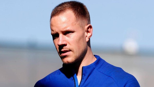 Karantina Versi Ter Stegen: Rajin Bersih-bersih Rumah Demi Hindari Corona