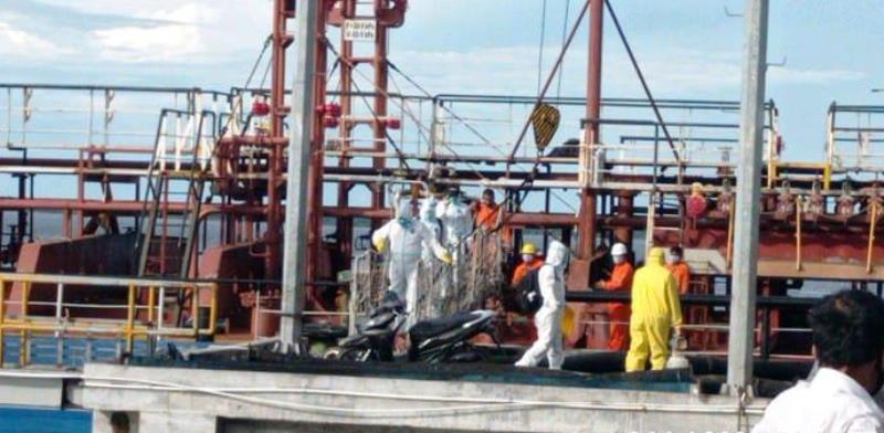 Polres Dumai Evakuasi Master Kapal MT. ARK di Pelabuhan Internasional Dumai